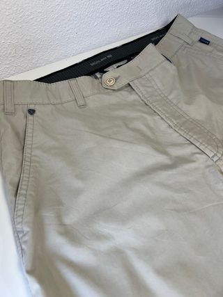 Pantalones beige pinzas talla 44
