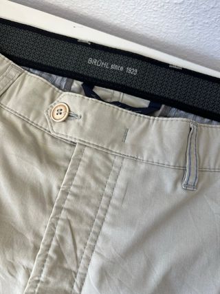 Pantalones beige pinzas talla 44