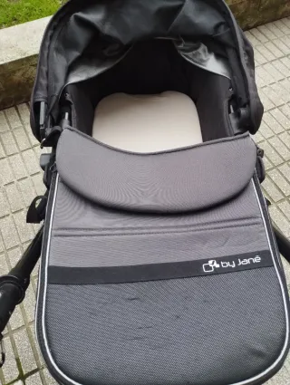 Silla y capazo bebé negro de Jané