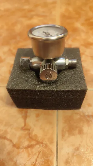 Regulador de presión manómetro