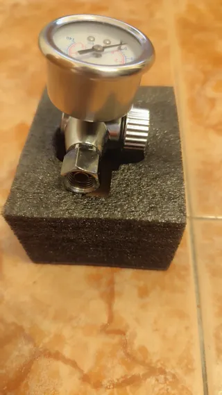 Regulador de presión manómetro