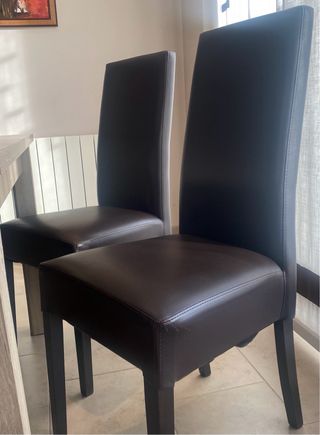 Conjunto de muebles de comedor.