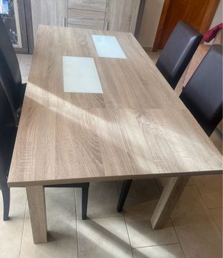 Conjunto de muebles de comedor.