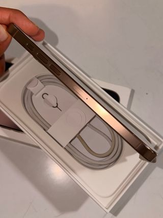 iPhone 16 Pro Max Dorado