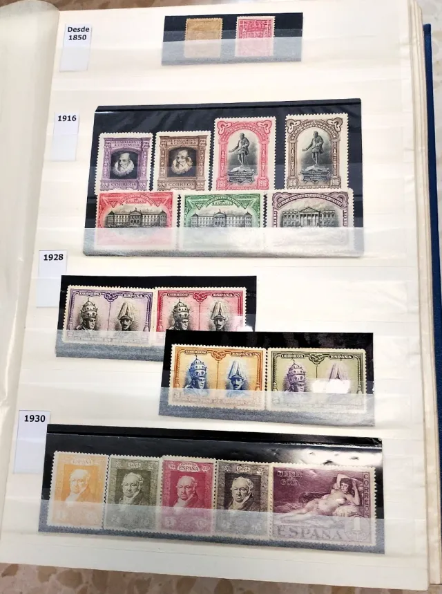 Álbum de Selos Espanha +900 selos novos