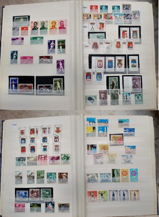 Álbum de Selos Espanha +900 selos novos
