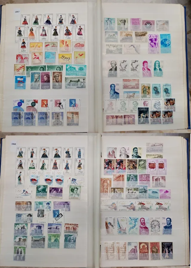 Álbum de Selos Espanha +900 selos novos