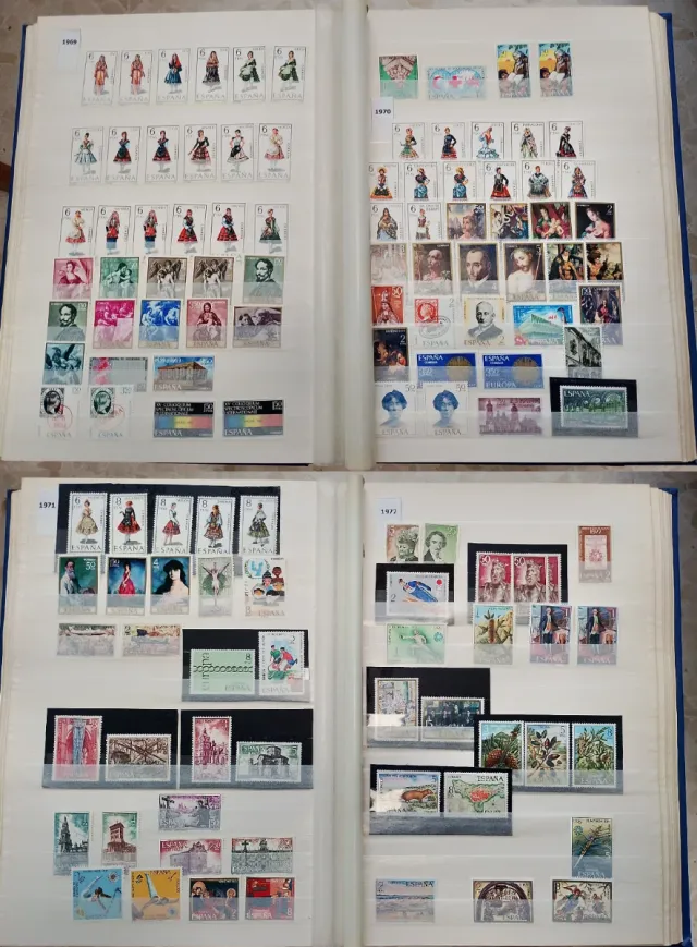 Álbum de Selos Espanha +900 selos novos
