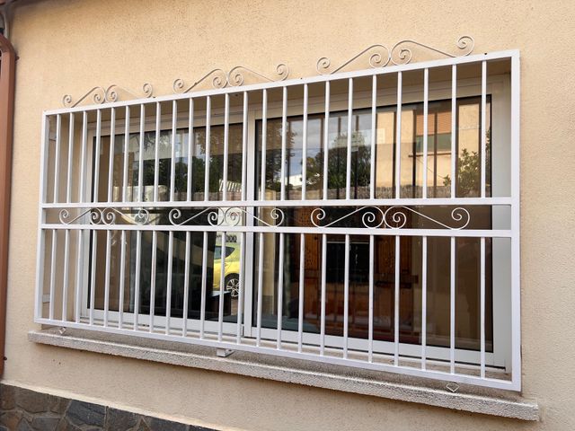 Reja de hierro macizo para ventana
