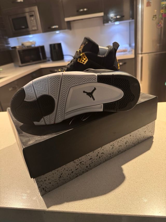 Jordan Retro 4 Royalty Nero Dorato