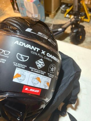 Casco de moto integral carbono LS2. Carbono.
