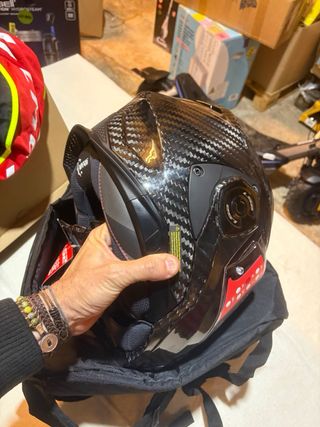 Casco de moto integral carbono LS2. Carbono.