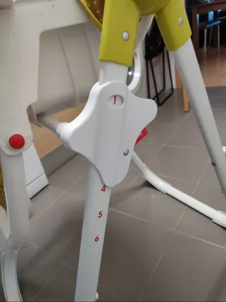 Trona bebé con funda divertida. Marca: Piku