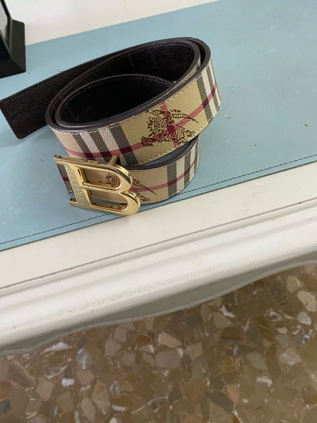 Cintura Burberry Beige e Oro