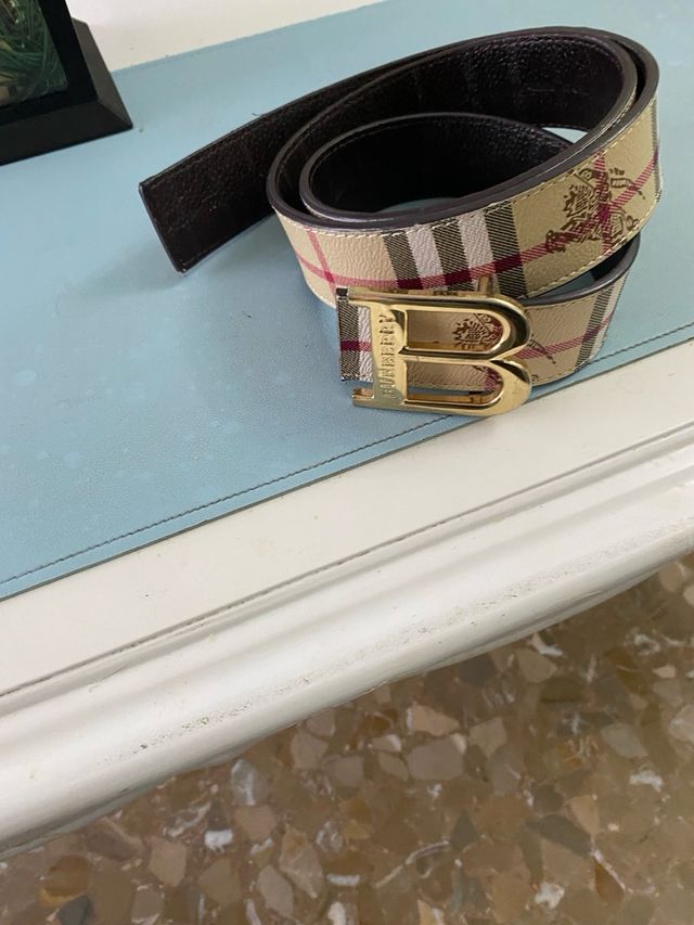 Cintura Burberry Beige e Oro