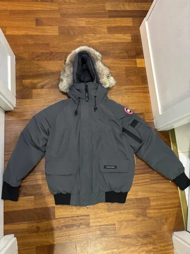 Canada Goose Bomber Gris con Capucha