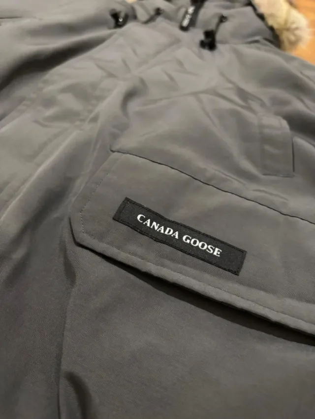 Canada Goose Bomber Gris con Capucha