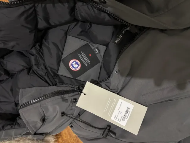 Canada Goose Bomber Gris con Capucha