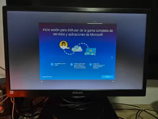 Ordenador de mesa con monitor Philips