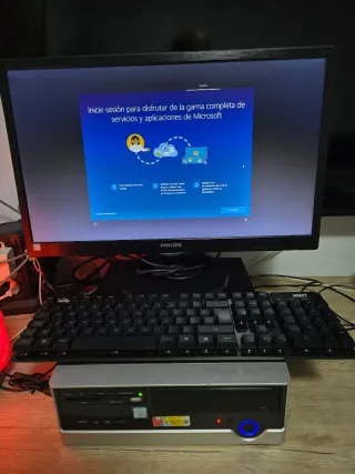 Ordenador de mesa con monitor Philips