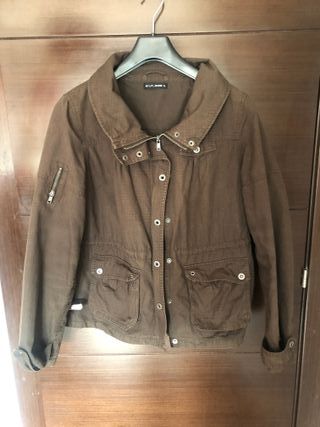 Cazadora marrón mujer