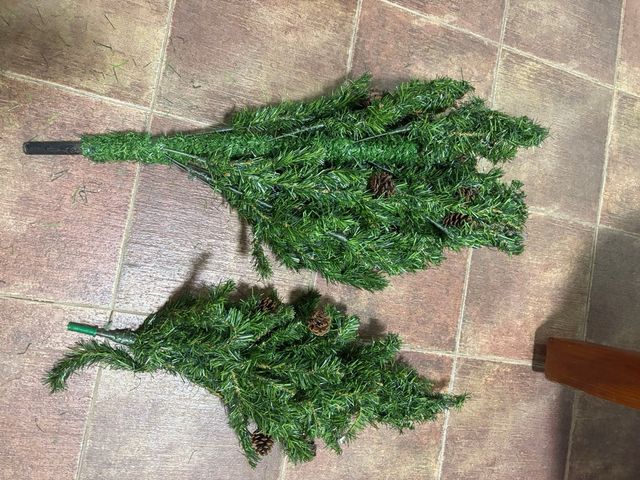 Árbol de Navidad y adornos