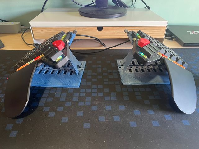 Soporte ajustable para ZSA Moonlander