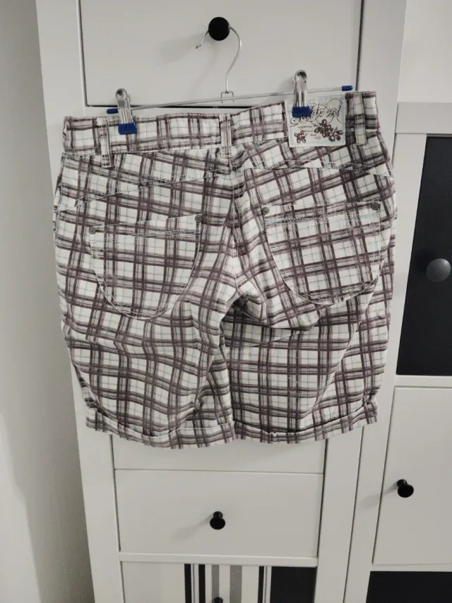 Pantalón corto cuadros chica