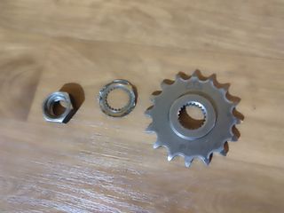 Piñón Salida BMW F650GS 2003 JTF402-16