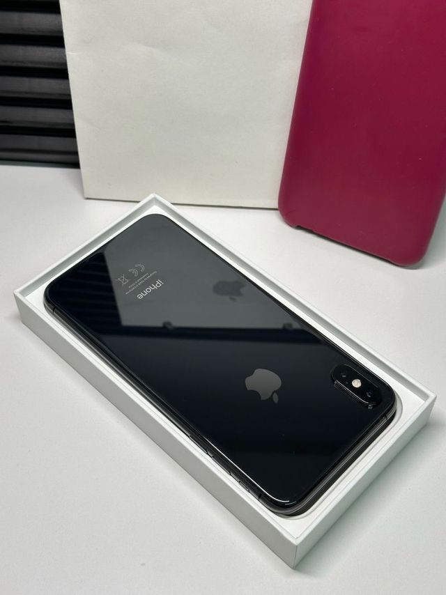 iPhone Xs Max Space Gray