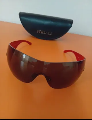 Occhiali da sole Versace nero e rosso