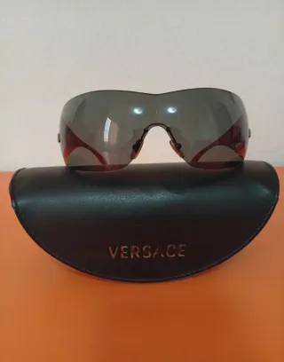 Occhiali da sole Versace nero e rosso