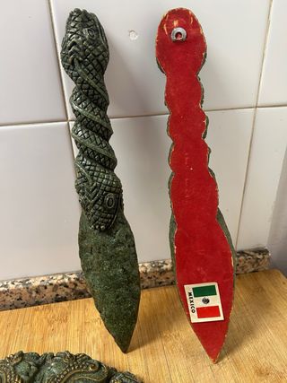 Calendario Azteca y Dagas de Piedra