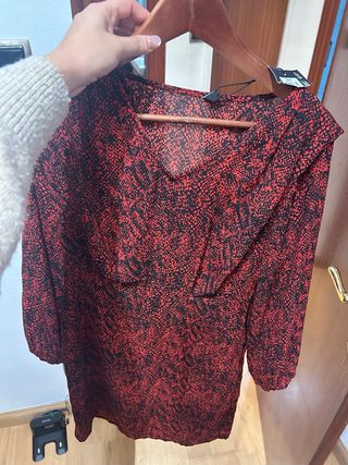 Vestido estampado rojo y negro