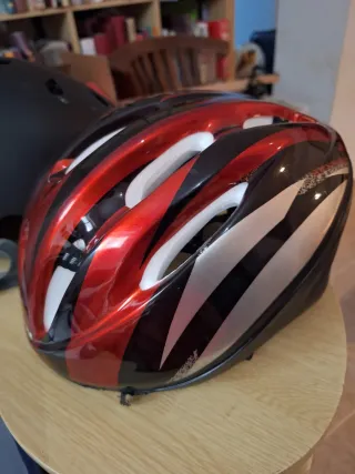 Casco de Bicicleta Rojo y Negro Nuevos