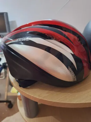 Casco de Bicicleta Rojo y Negro Nuevos