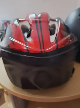 Casco de Bicicleta Rojo y Negro Nuevos
