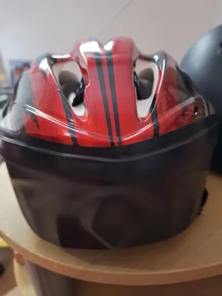 Casco de Bicicleta Rojo y Negro Nuevos
