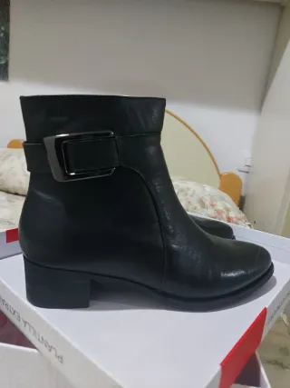 Botines negros con hebilla