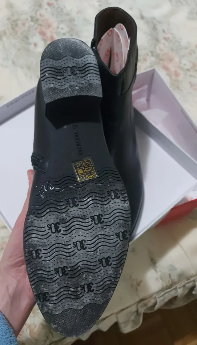 Botines negros con hebilla