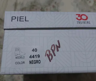 Botines negros con hebilla