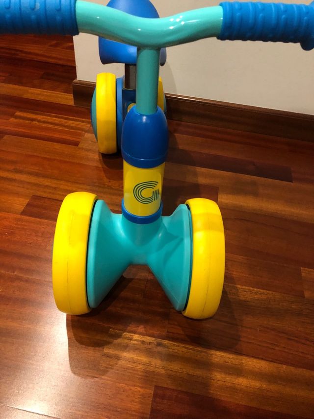 Bicicleta de equilibrio infantil