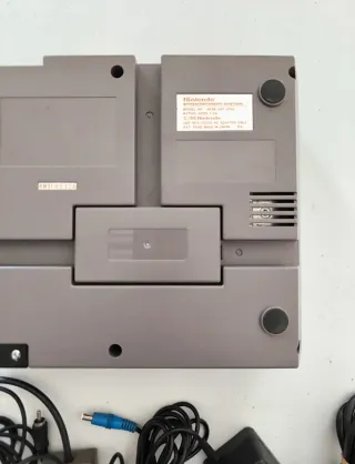 Nintendo NES Console + Controller