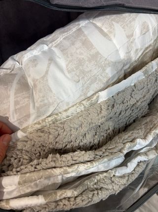 Edredón borreguito beige y blanco