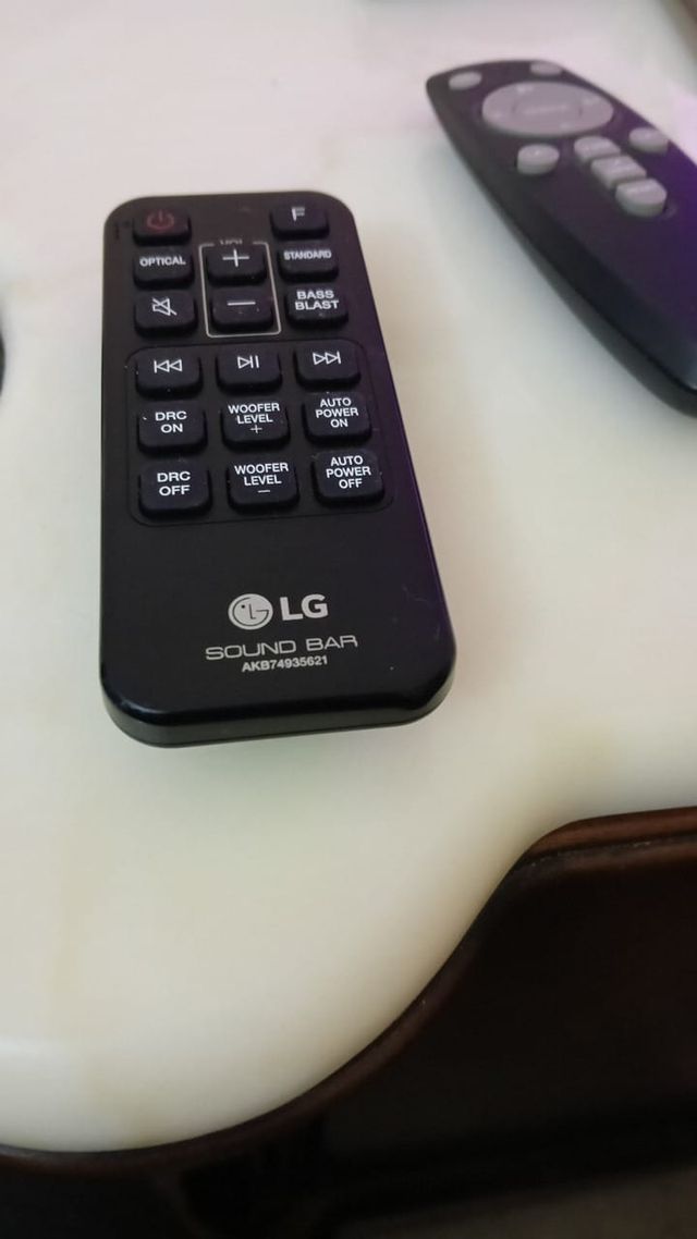 Soundbar LG SQC1 2.1