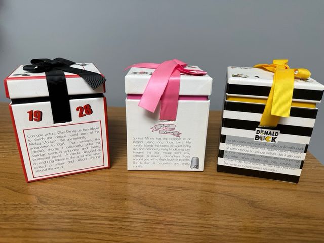 Cajas de cartón Disney Mickey, Minnie y Donald.