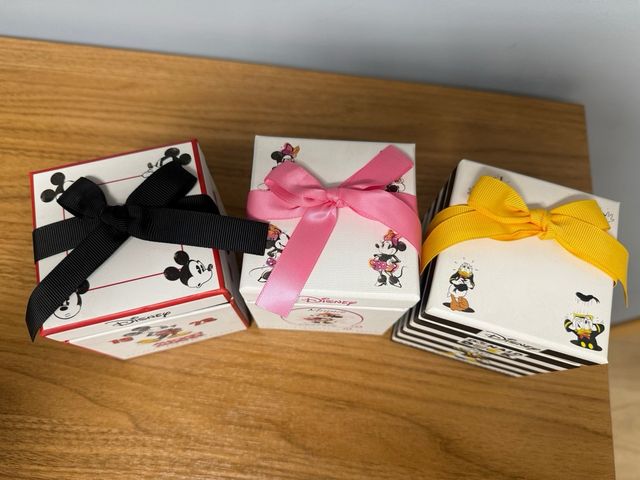 Cajas de cartón Disney Mickey, Minnie y Donald.