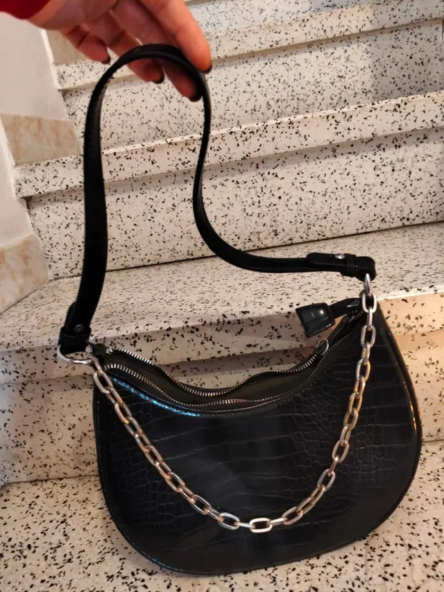 Borsa nera piccola con catenella