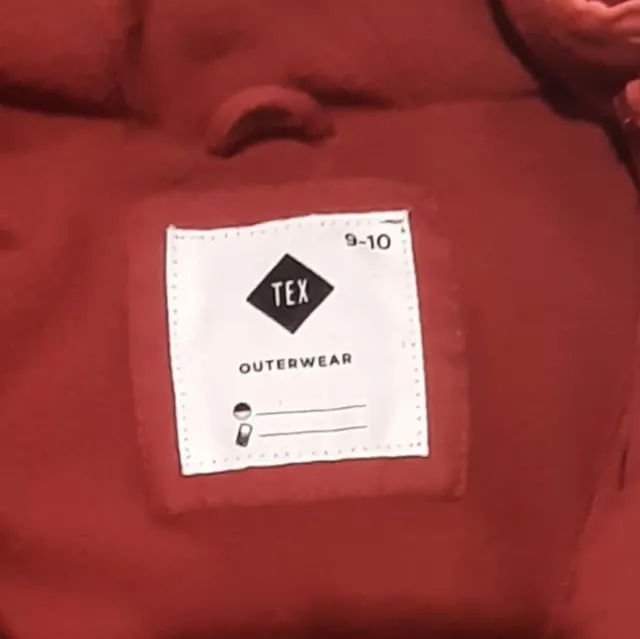 Abrigo naranja con capucha