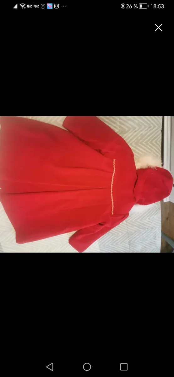 Abrigo niña paño rojo con capucha